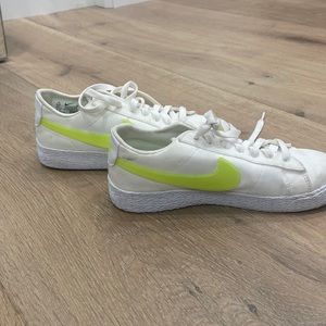 Nike low top blazers youth